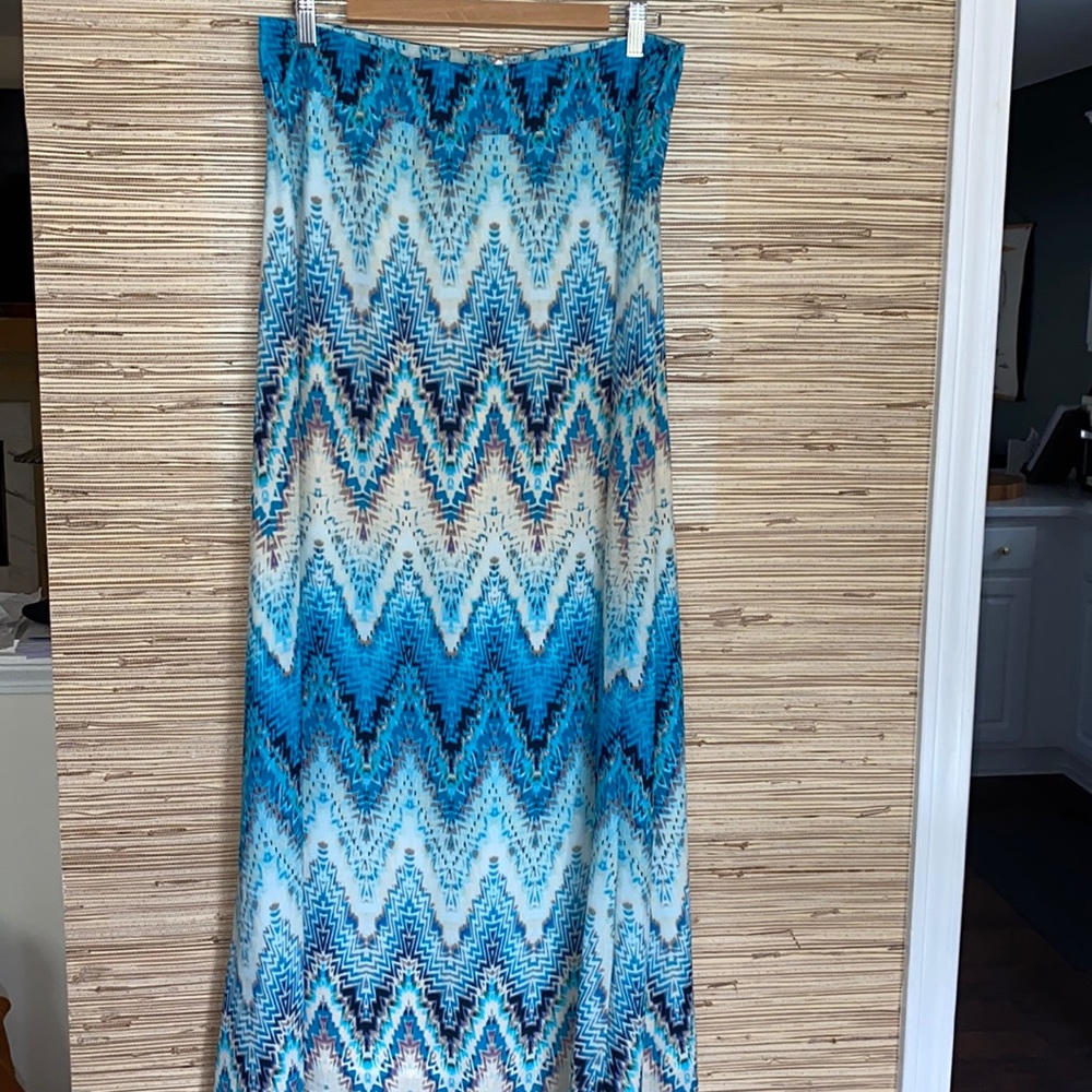 Saint Tropez West teal size 10 maxi skirt. Zip lined, EUC!